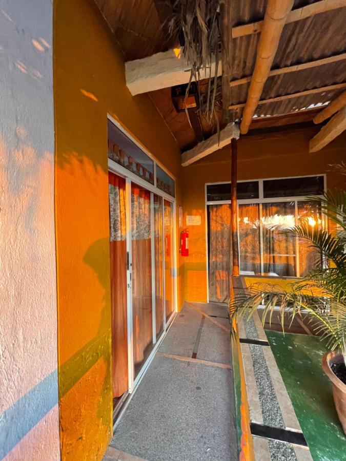 Kiwi Suites Hostel Montanita Exterior photo